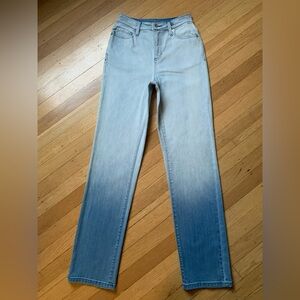 NWOT INC (International Concepts) STRAIGHT LEG LITE WASH JEANS IN SIZE O/25